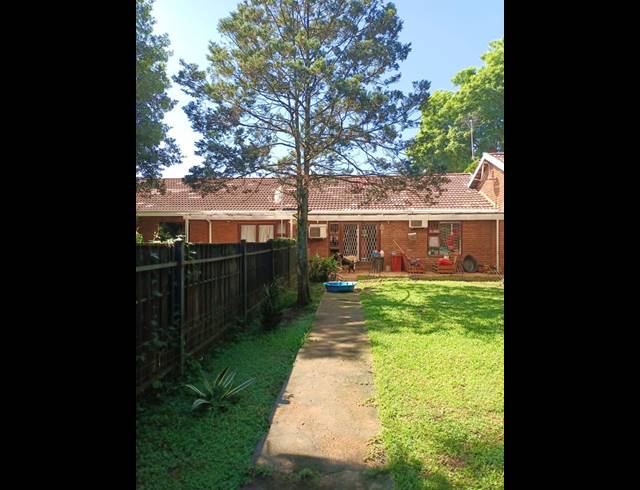 2 BEDROOM TOWNHOUSE TO LET IN PRESTBURY